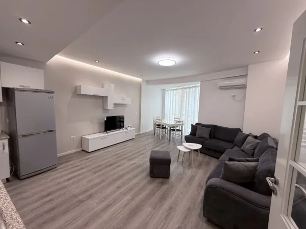 Tirane, jepet me qera apartament 2+1+Ballkon Kati 4, 106 m² 500 € (Sokrat Miho)
