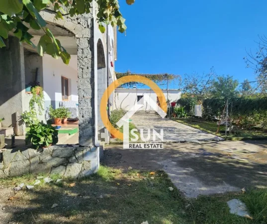 Shkoder, shitet Vile 3 Katshe , 500 m² 160.000 € (GRUDE)