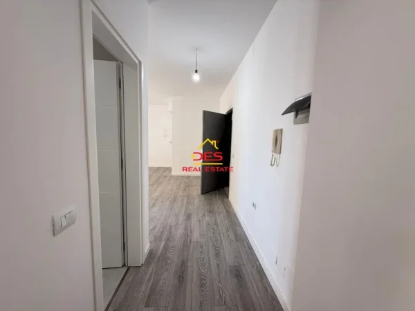 Vlore, shitet apartament 1+1+Ballkon Kati 6, 74 m² 165.000 € (Rruga Çamëria)