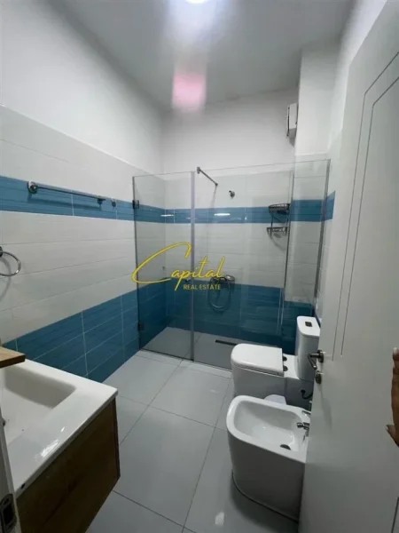 Tirane, jepet me qera apartament 2+1 Kati 2, 100 m² 500 € (CASA ITALIA)