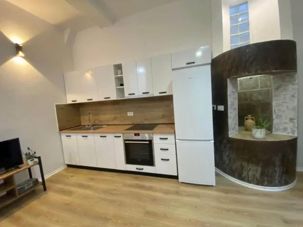 Tirane, jepet me qera apartament 1+1 Kati 1, 90 m² 40,000 leke (Kombinat, prane gjimnazit Myslym Keta)