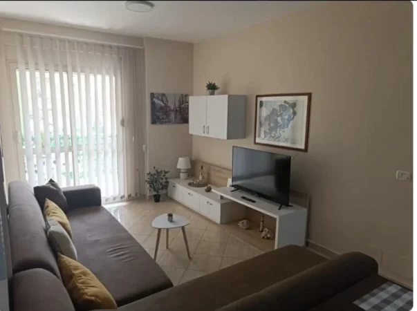 Tirane, jepet me qera apartament 1+1+Ballkon Kati 3, 60 m² 550 € (Rr. Isa Boletini te Selvia)