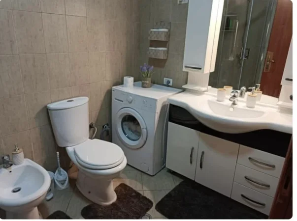 Tirane, jepet me qera apartament 1+1+Ballkon Kati 3, 60 m² 550 € (Rr. Isa Boletini te Selvia)