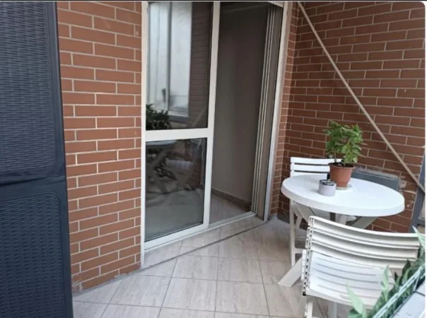 Tirane, jepet me qera apartament 1+1+Ballkon Kati 3, 60 m² 550 € (Rr. Isa Boletini te Selvia)