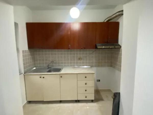 Tirane, shes apartament 1+1+Ballkon Kati 4, 57 m² 110.000 € (Brryli,te bar Votra)