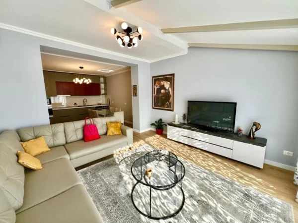 Tirane, jepet me qera apartament 2+1+Ballkon Kati 9, 138 m² 850 € (Rr. Petro Nini Luarasi te Shkolla e Baletit)