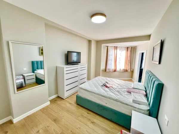 Tirane, jepet me qera apartament 2+1+Ballkon Kati 9, 138 m² 850 € (Rr. Petro Nini Luarasi te Shkolla e Baletit)