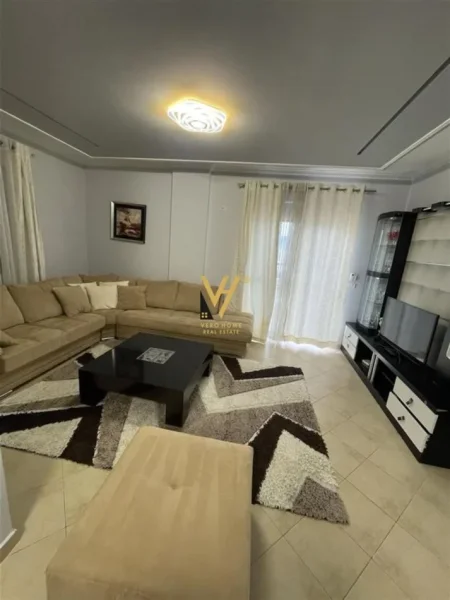 Tirane, jepet me qera apartament 2+1+Ballkon Kati 3, 110 m² 700 € (KODRA E DIELLIT 1)