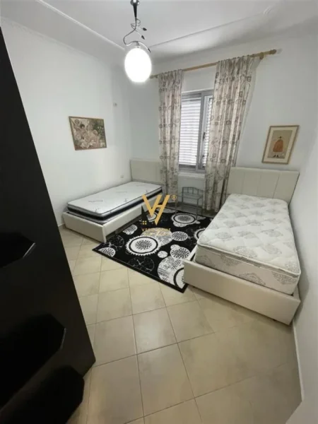 Tirane, jepet me qera apartament 2+1+Ballkon Kati 3, 110 m² 700 € (KODRA E DIELLIT 1)
