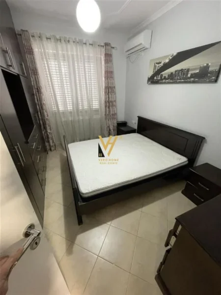 Tirane, jepet me qera apartament 2+1+Ballkon Kati 3, 110 m² 700 € (KODRA E DIELLIT 1)