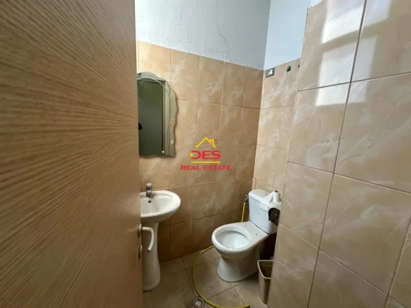 Vlore, shitet ambjent biznesi Kati 1, 70 m² (Rruga Mis Durhan)