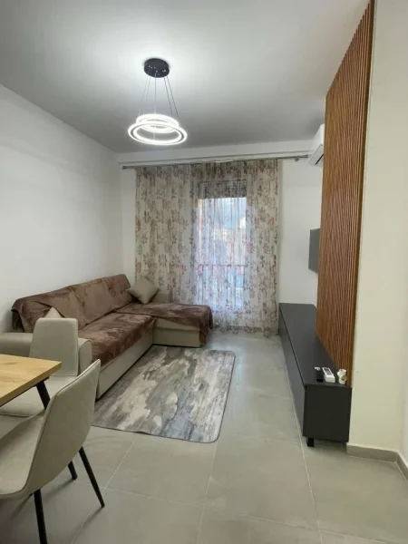 Tirane, jepet me qera apartament 1+1 , 50 m² 650 € (Rruga Qemal Stafa 100 m larg nga Shkolla e kuqe)