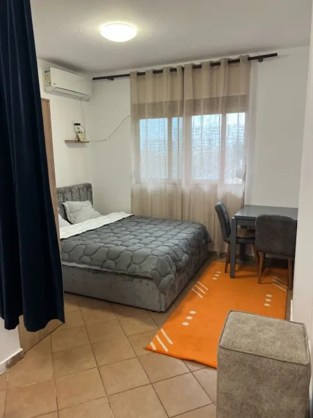 Tirane, jepet me qera apartament 1+1 Kati 3, 65 m² 430 € (rruga 5 maji)