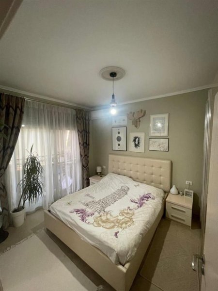 Tirane, jepet me qera apartament 2+1 Kati 3, 95 m² 700 € (Liqeni i thate)