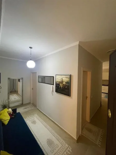 Tirane, jepet me qera apartament 2+1 Kati 3, 95 m² 700 € (Liqeni i thate)