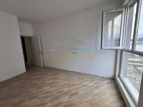Tirane, shitet apartament 2+1+Ballkon Kati 5, 87 m² 93.000 € (QTU, Univers City)