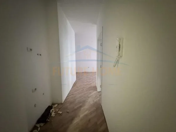 Tirane, shitet apartament 2+1+Ballkon Kati 5, 87 m² 93.000 € (QTU, Univers City)