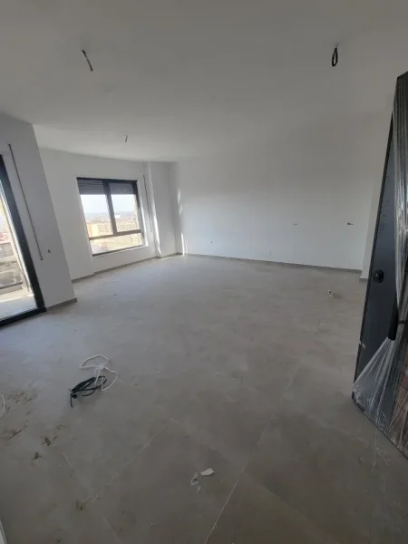 Tirane, shitet apartament 1+1+Ballkon Kati 5, 74 m² 109.001 € (Rruga 5 Maji)