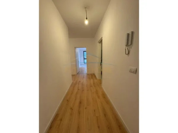Tirane, shitet apartament 2+1+Ballkon Kati 1, 130 m² 285.000 € (Liqeni)