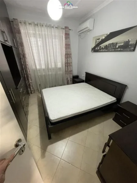 Tirane, jepet me qera apartament 2+1 Kati 3, 100 m² 700 € (kodra e diellit 1)