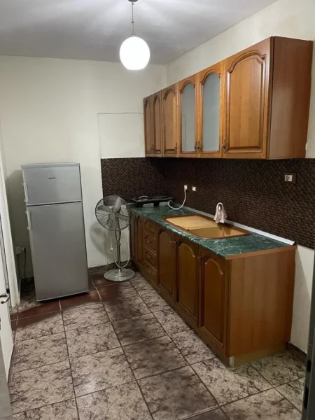 Tirane, jepet me qera garsonier 1+1 Kati 1, 40 m² 300 € (Ndre mjeda)