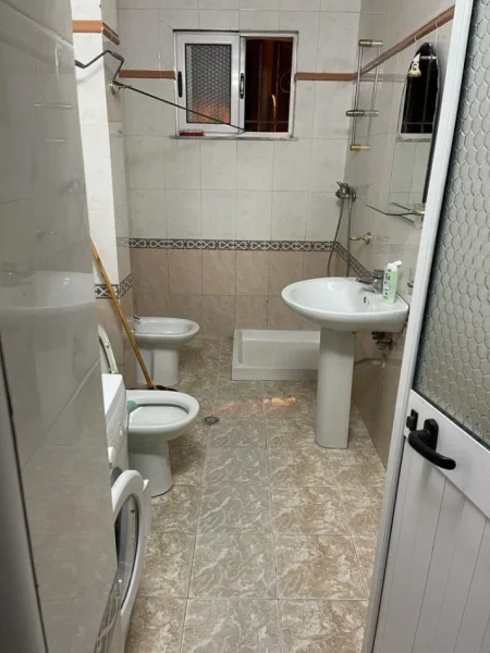 Tirane, jepet me qera garsonier 1+1 Kati 1, 40 m² 300 € (Ndre mjeda)