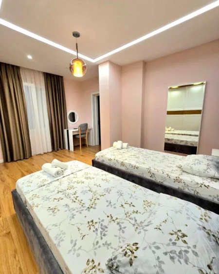 Tirane, jepet me qera apartament 2+1 Kati 4, 85 m² 650 € (Rr. Hamdi Sina te Liqeni i Thate)