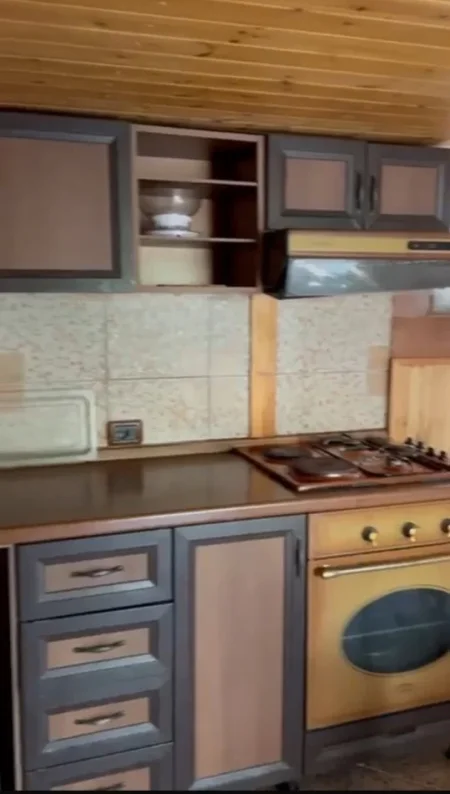 Tirane, jepet me qera apartament 1+1 Kati 1, 55 m² 250 € (Rr. Sali Nivica te ish tregu elektrik)