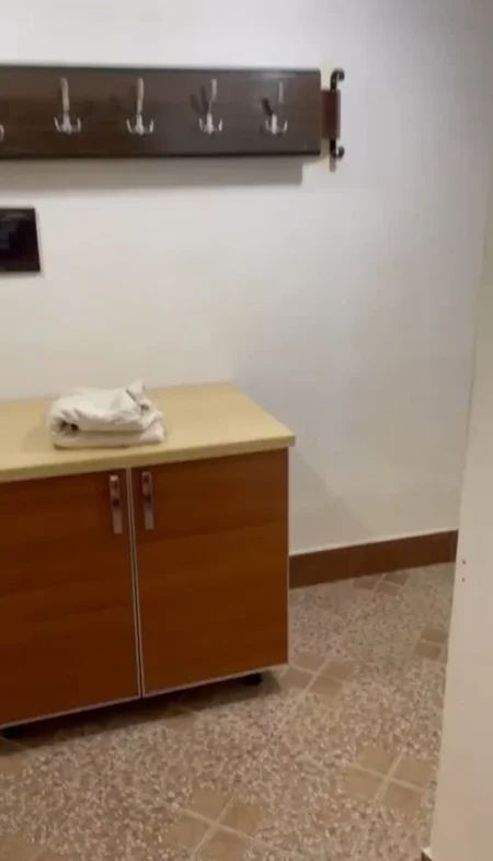 Tirane, jepet me qera apartament 1+1 Kati 1, 55 m² 250 € (Rr. Sali Nivica te ish tregu elektrik)