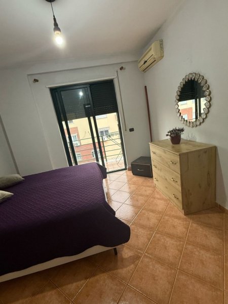 Shqiperi, jepet me qera apartament 1+1+Ballkon , 65 m² 350 € (Rruga Muhamed Deliu)