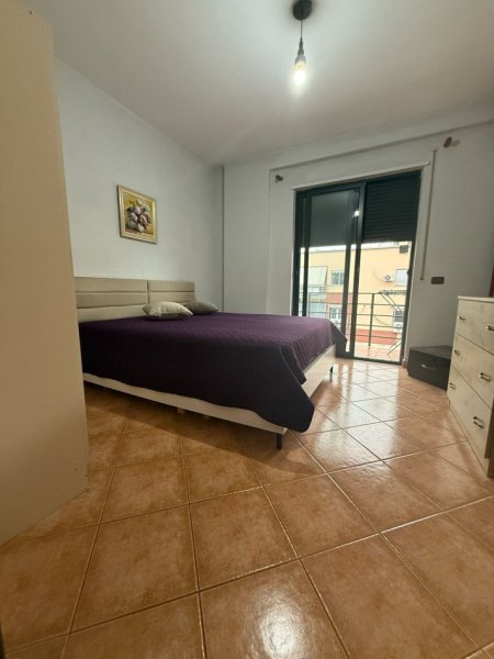 Shqiperi, jepet me qera apartament 1+1+Ballkon , 65 m² 350 € (Rruga Muhamed Deliu)