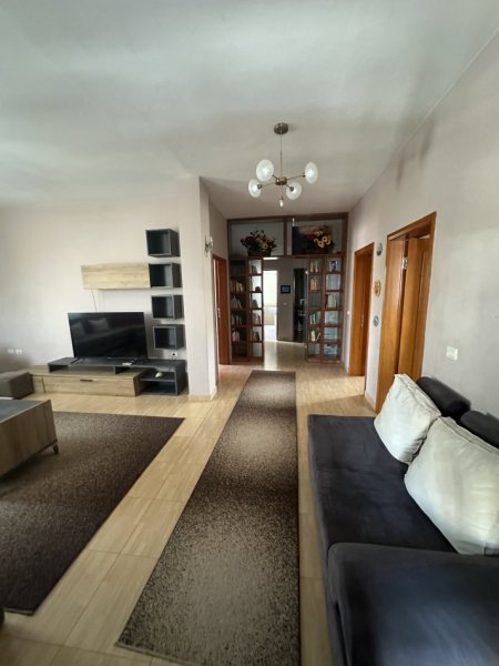 Tirane, jepet me qera shtepi 3+1+Aneks+Ballkon Kati 2, 145 m² 650 € (Ramazan bogdani)