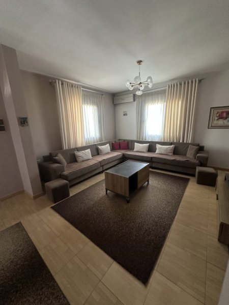 Tirane, jepet me qera shtepi 3+1+Aneks+Ballkon Kati 2, 145 m² 650 € (Ramazan bogdani)
