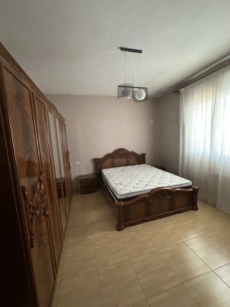 Tirane, jepet me qera shtepi 3+1+Aneks+Ballkon Kati 2, 145 m² 650 € (Ramazan bogdani)
