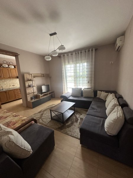 Tirane, jepet me qera shtepi 3+1+Aneks+Ballkon Kati 2, 145 m² 650 € (Ramazan bogdani)