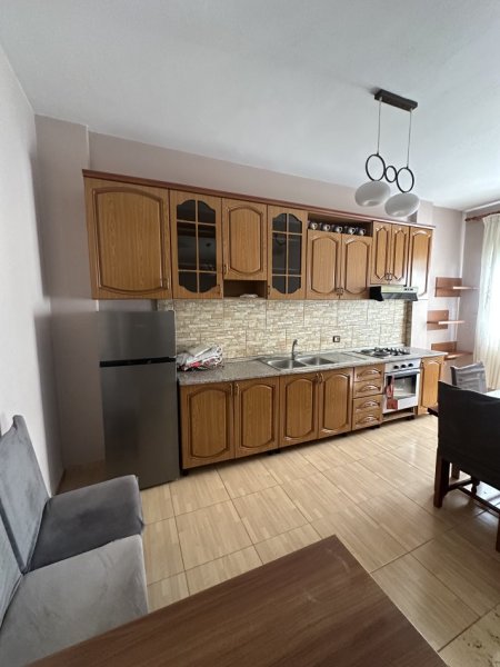 Tirane, jepet me qera shtepi 3+1+Aneks+Ballkon Kati 2, 145 m² 650 € (Ramazan bogdani)