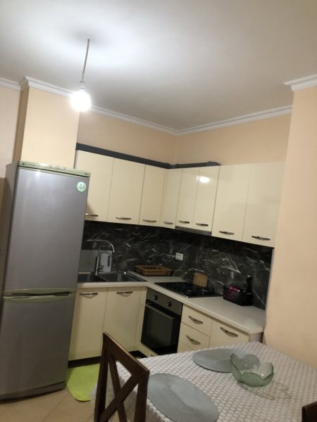 Tirane, jepet me qera apartament 2+1+Ballkon Kati 6, 96 m² 400 € (Rruga e Dajtit)