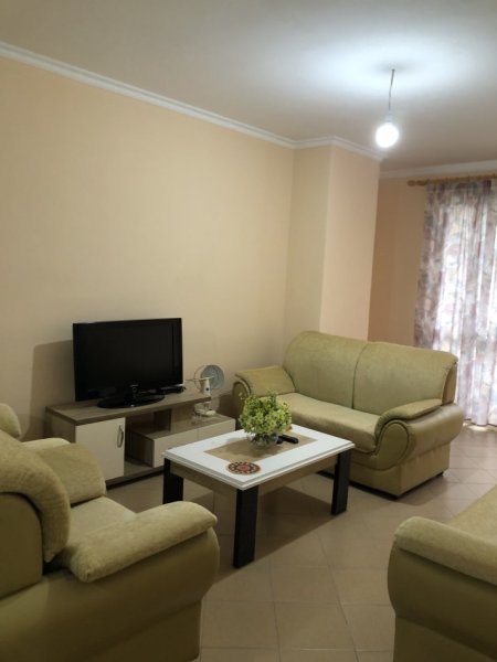 Tirane, jepet me qera apartament 2+1+Ballkon Kati 6, 96 m² 400 € (Rruga e Dajtit)