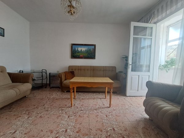 Korce, jap me qera apartament 1+1 Kati 4, 56 m² 160 € (Rruga 1 maj, Maliq)