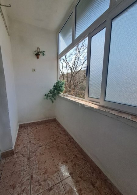 Korce, jap me qera apartament 1+1 Kati 4, 56 m² 160 € (Rruga 1 maj, Maliq)