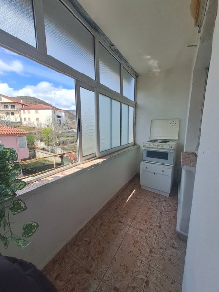 Korce, jap me qera apartament 1+1 Kati 4, 56 m² 160 € (Rruga 1 maj, Maliq)