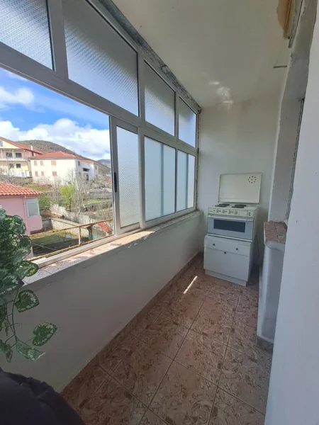 Korce, jap me qera apartament 1+1 Kati 4, 56 m² 160 € (Rruga 1 maj, Maliq)
