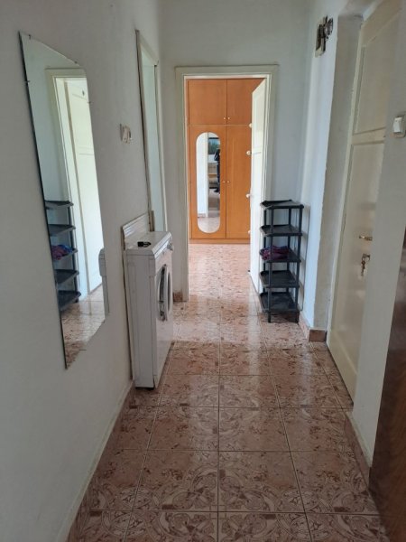Korce, jap me qera apartament 1+1 Kati 4, 56 m² 160 € (Rruga 1 maj, Maliq)
