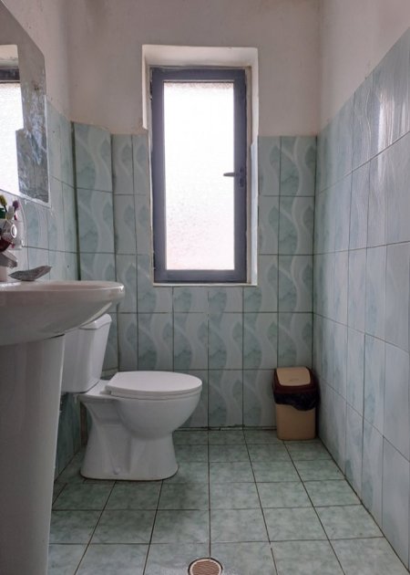 Korce, jap me qera apartament 1+1 Kati 4, 56 m² 160 € (Rruga 1 maj, Maliq)