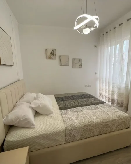 Tirane, jap me qera apartament 2+1+Ballkon Kati 2, 100 m² (Joklin Persi)