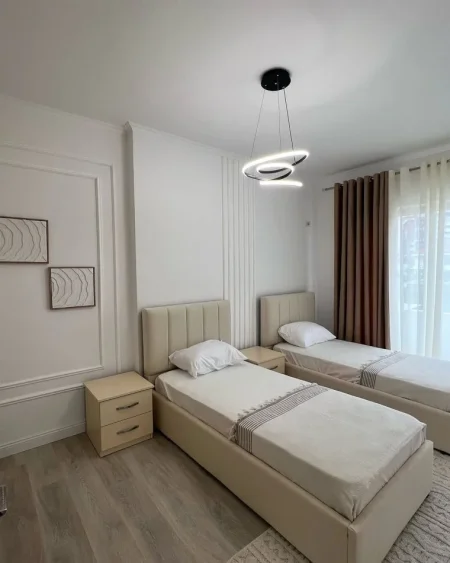 Tirane, jap me qera apartament 2+1+Ballkon Kati 2, 100 m² (Joklin Persi)