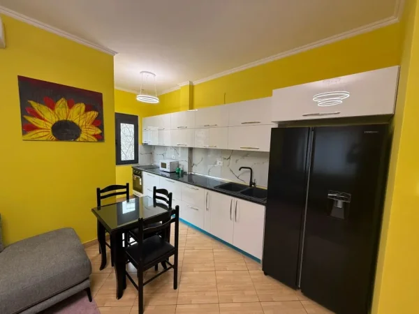 Tirane, jepet me qera apartament 2+1 Kati 2, 95 m² 600 € 
