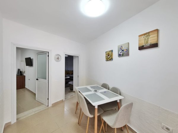 Tirane, jepet me qera shtepi 1+1 , 114 m² 750 € 