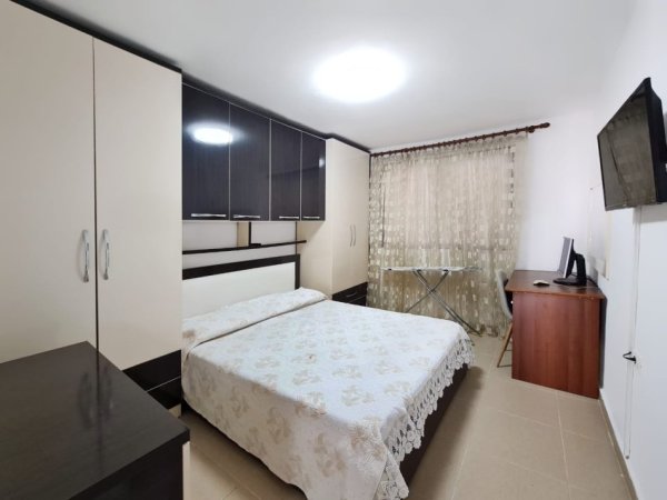Tirane, jepet me qera shtepi 1+1 , 114 m² 750 € 