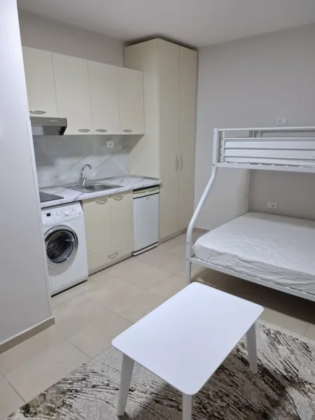 Tirane, jepet me qera garsonier 1+1 Kati 1, 30 m² 330 € 
